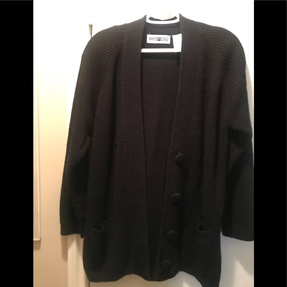Black ribbed knit sweater with pockets